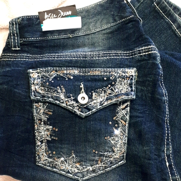 Jeans - Picture 3 of 9